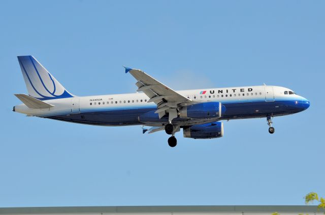 Airbus A320 (N440UA) - 2012
