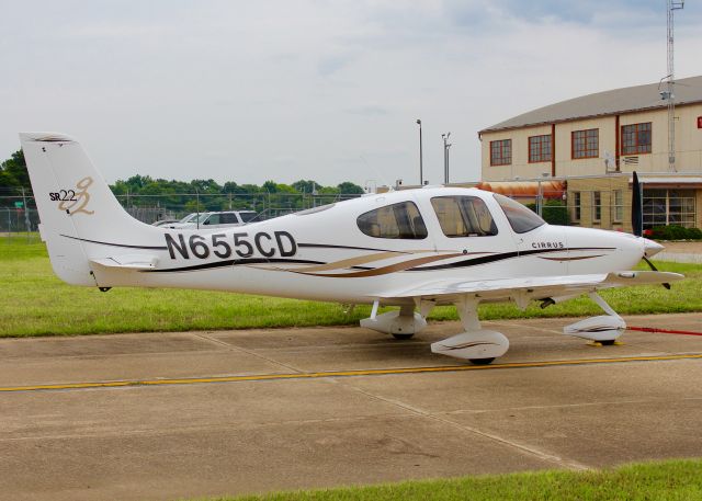 Cirrus SR-22 (N655CD) - At Shreveport Regional.