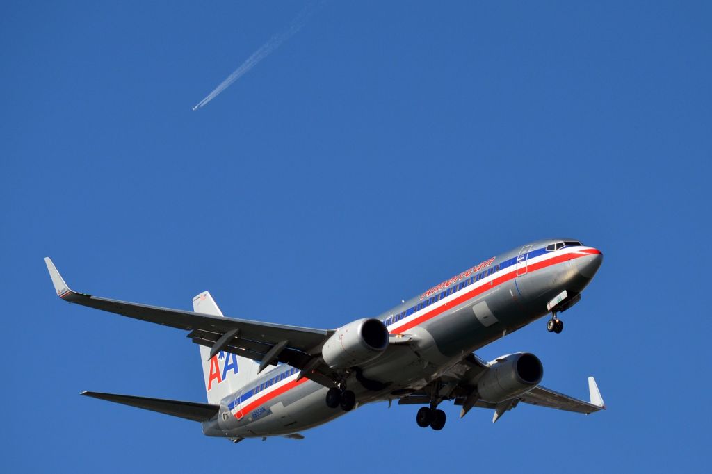Boeing 737-800 (N855NN)