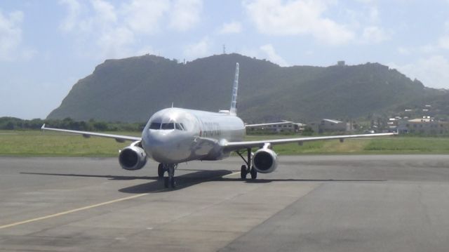 Airbus A321 (N584UW)