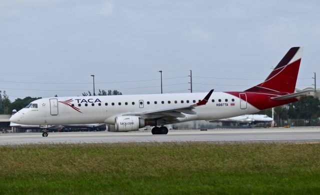 Airbus A320 (N987TA)