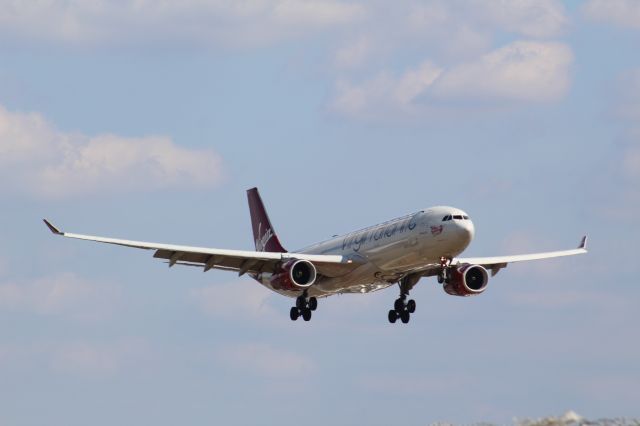 Airbus A330-300 (G-VGBR) - A Virgin Atlantic A330-300 on final approach into LHR, landing on runway 27R.br /br /Location: Northern Perimiter Road (LHR), beside runway 27Rbr /Date: 26.08.22 (dd/mm/yy).