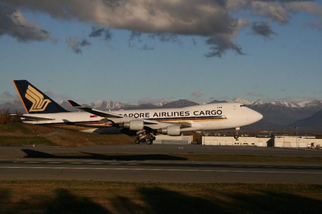 9V-SFL — - Singapore Cargo 747-412F Heavy, arriving Rwy 14/PANC in fading light