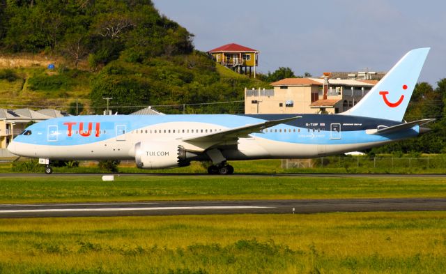 Boeing 787-8 (G-TUIF)