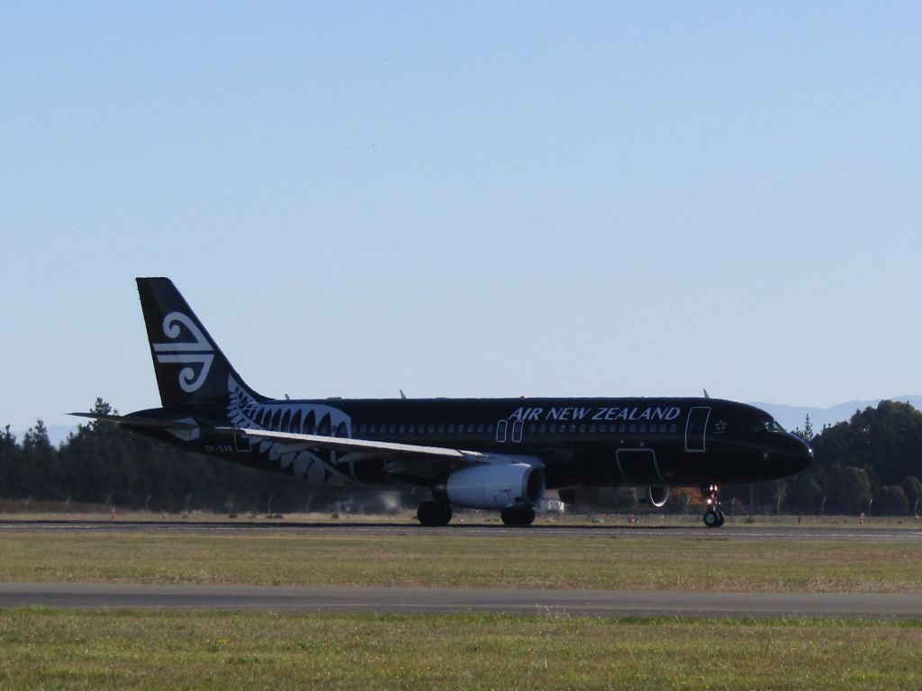 Airbus A320 (ZK-OAB)