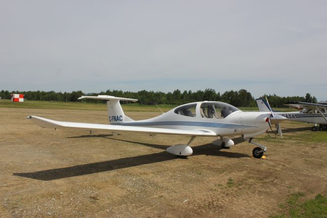 Diamond Star (C-FNAC) - C-FNAC Diamond DA-40 RVA Aéroport de Sherbrooke QC. CYSC 16-06-2018.