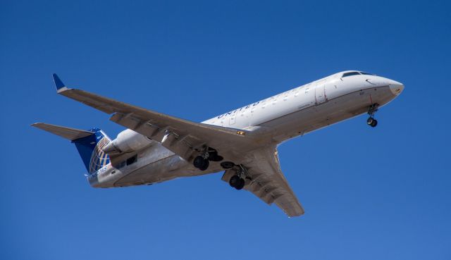 Canadair Regional Jet CRJ-200 (N827AS)