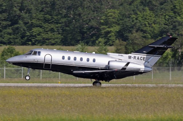 Hawker 800 (M-RACE)