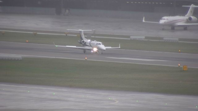 Embraer Phenom 300 (HB-VPO)