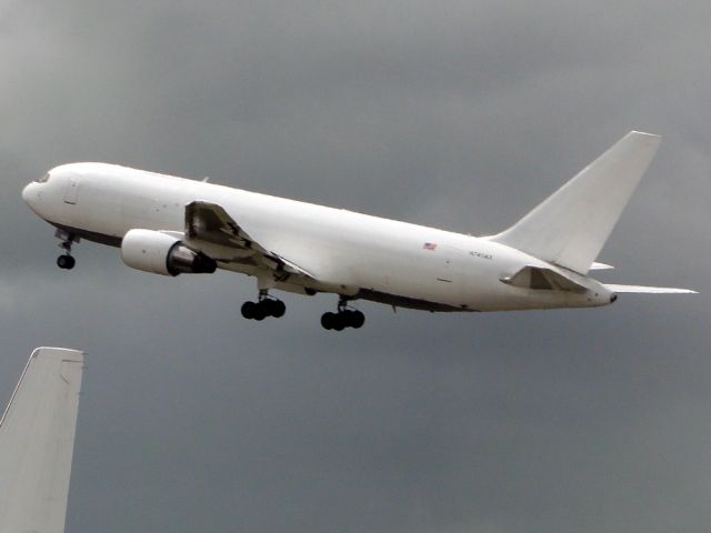 BOEING 767-200 (N741AX)