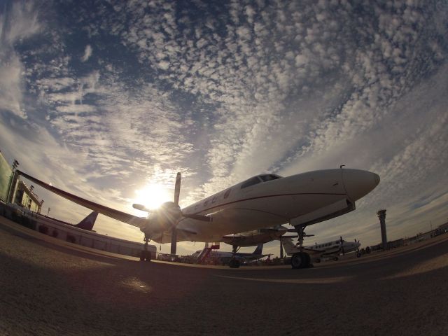 GLOSTER Meteor (LV-BGH) - Fairchild SA-227AC Metro III