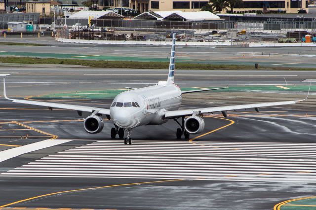 Airbus A321 (N987AM)