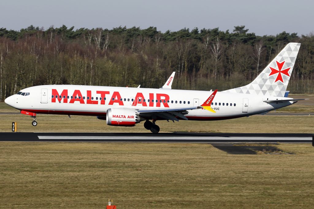 Boeing 737-800 (9H-VUC)