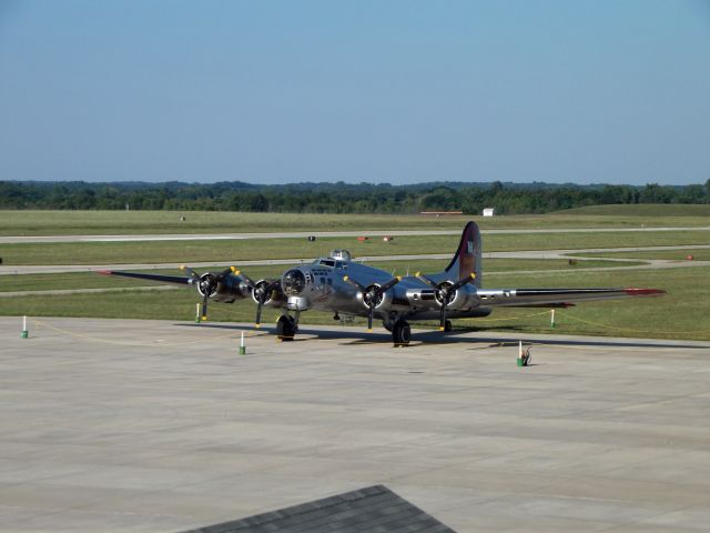 Boeing B-17 Flying Fortress (N5017N) - B-17 bomber belonging to the EAA.