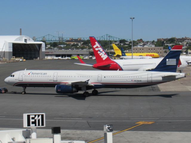 Airbus A321 (N587UW)