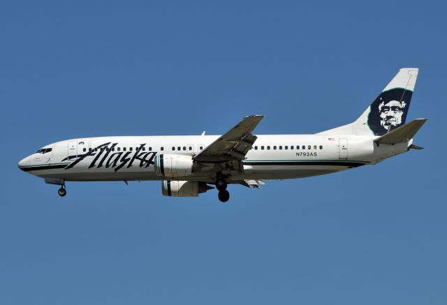 BOEING 737-400 (N793AS)