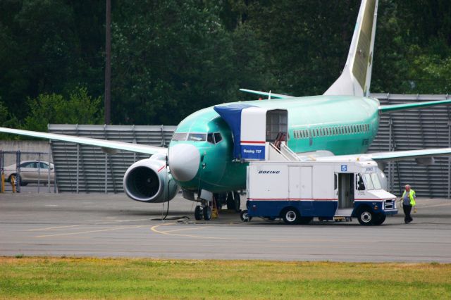 Boeing 737-700 (N292AT) - KRNT - 33926/1997 - this jet originally delivered to AirTran July 20th, 2006 near when this photo was taken, then later transferred to Southwest at N7330A in 2012 after the take over.