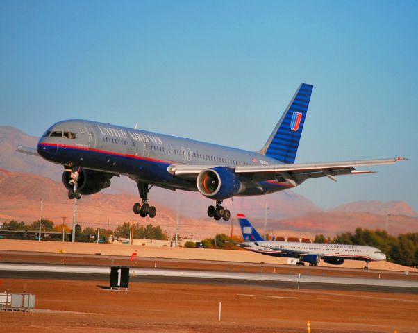 Boeing 757-200 (N542UA) - United Airlines Boeing 757-222 N542UA (cn 25276/396)  Las Vegas McCarran International Airport (IATA: LAS, ICAO: KLAS, FAA LID: LAS)  Photo: Tomas Del Coro E. Sunset RD 12-2-2009