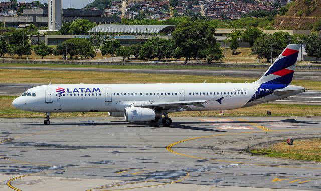 Airbus A321 (PT-MXD)