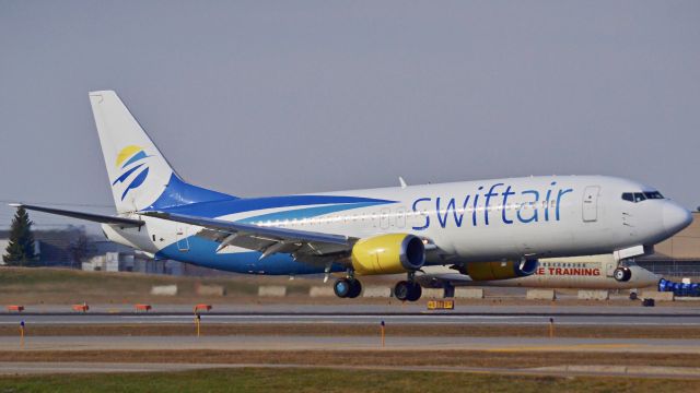 BOEING 737-400 (N808TJ) - A Swift Air/ iAero Airways 737 classic lands on 12R, from Texas because it is a charter flight. 