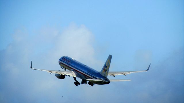 Boeing 757-200 (N690AA)