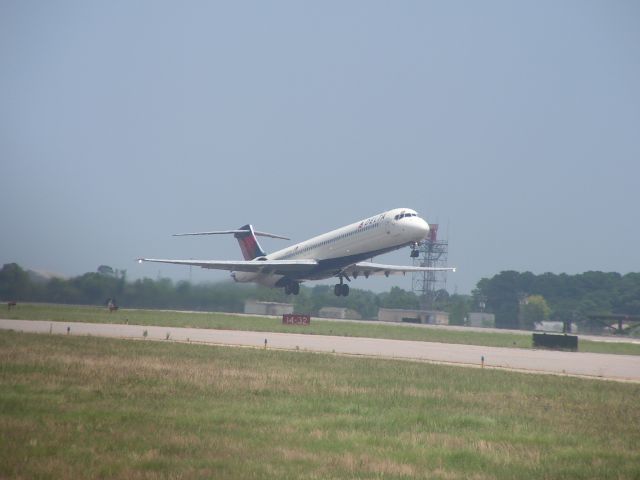 McDonnell Douglas MD-88 (DAL2206)