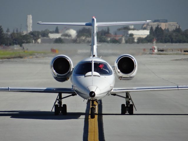 Learjet 35 (N988QC)