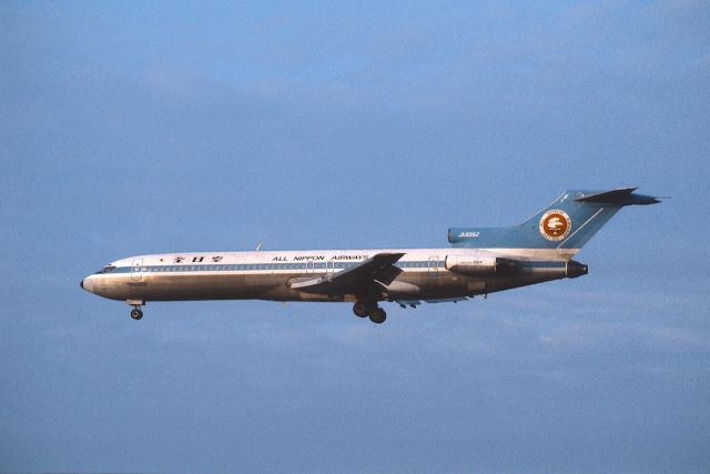 BOEING 727-200 (JA8352) - Final Approach to Narita Intl Airport Rwy34 on 1987/09/13