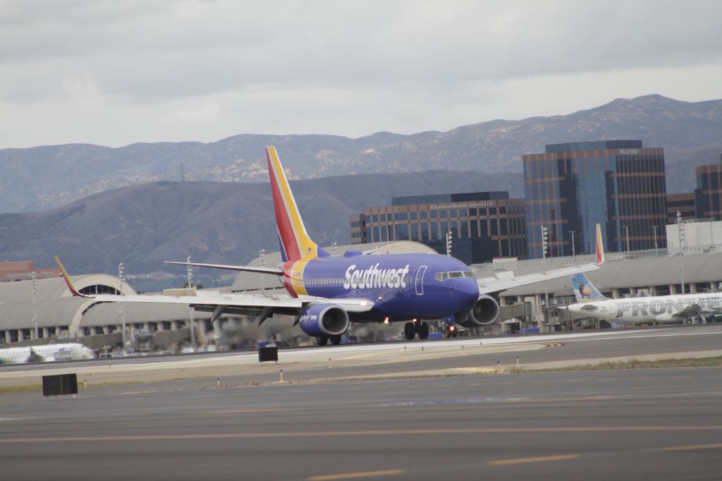 Boeing 737-800 —