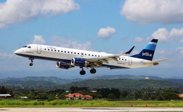 Embraer ERJ-190 (N216JB) - JetBlue 933 from San Juan (TJSJ)