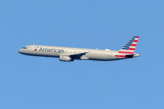 Airbus A321 (N524UW)