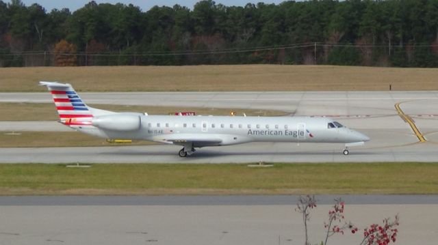 Embraer ERJ-145 (N615AE) - The first new livery American Eagle EMB-145 I have been able to get a decent photo of.   These didnt come much into RDU until June of 2015.  Photo taken November 29, 2015.   