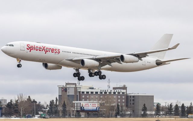 Airbus A340-300 (9H-JAI)