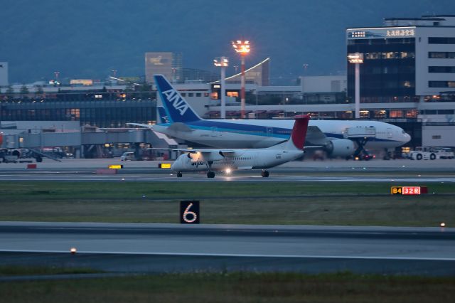 de Havilland Dash 8-400 (JA850C) - Japan Air Commuter IATA:3X ICAO:JAC