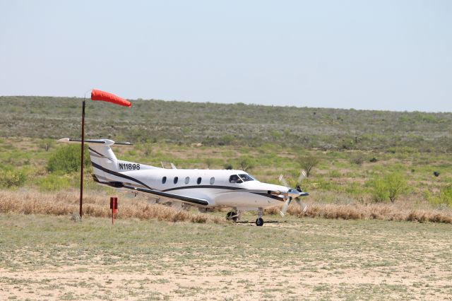 Pilatus PC-12 (N11898) - Taxi at the ranch in Old Mexico