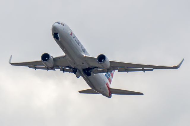 BOEING 767-300 (N385AN)