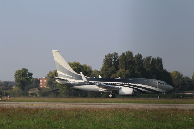 Boeing 737-700 (VP-CZW)