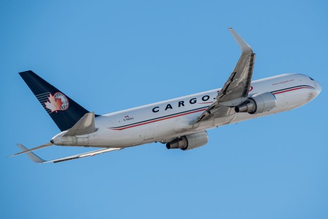 BOEING 767-300 (C-GAAJ)