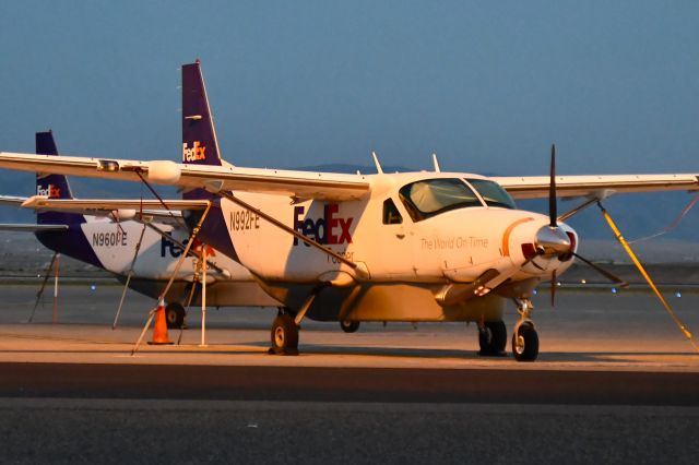 Cessna Caravan (N992FE)