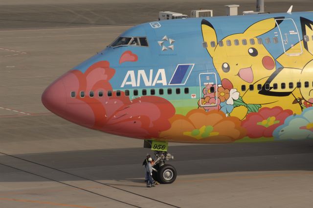 Boeing 747-400 (BON8956) - at Haneda Intl Airport on 2010/12/19 Pokemon c/s
