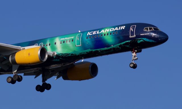 Boeing 757-200 (TF-FIU) - (7/18/2020) The Stunning Hekla Aurora on final for 22L, my first time catching it.