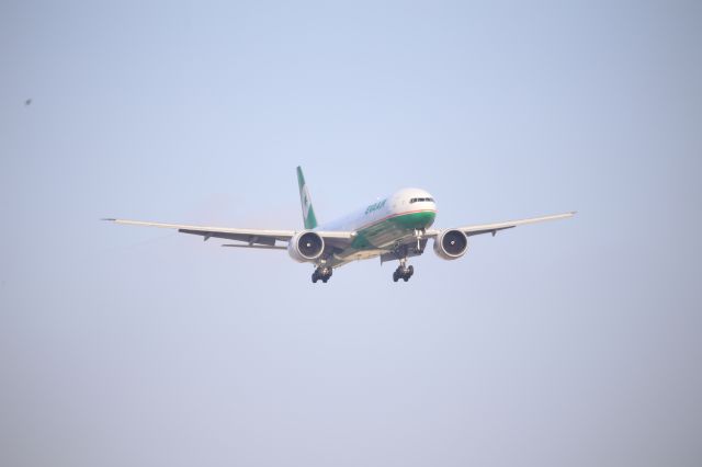 BOEING 777-300ER (B-16727)