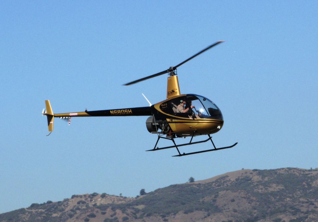 Robinson R-22 (N680SH) - Lifting off from Brackett Field