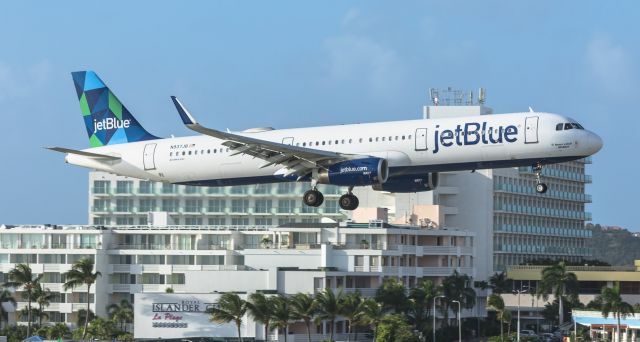 Airbus A321 (N937JB) - JetBlue Airbus flight JBU6995 A321 N937JB never a dull momint inaugural flight inbound from Newark New Jersey over maho beach for landing at St Maarten with its mint service. 21/11/2020