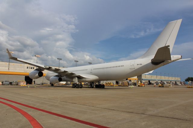 Airbus A340-300 (9H-SOL)