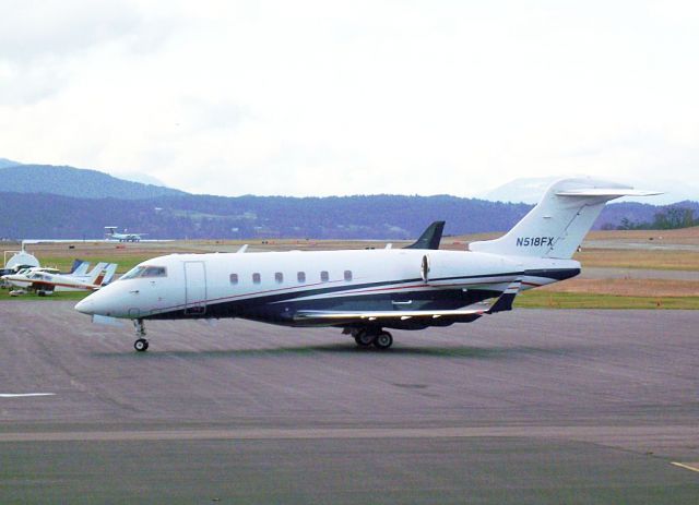 Bombardier Challenger 300 (N518FX)