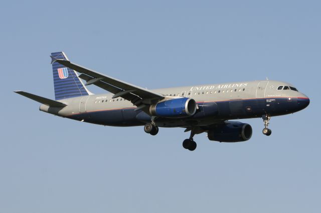 Airbus A320 (N427UA) - August 29, 2010 - arrived Washington Reagan 