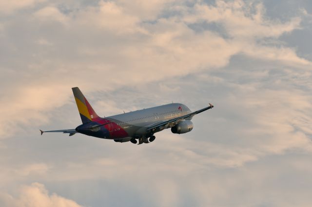 Airbus A321 (HL7738)