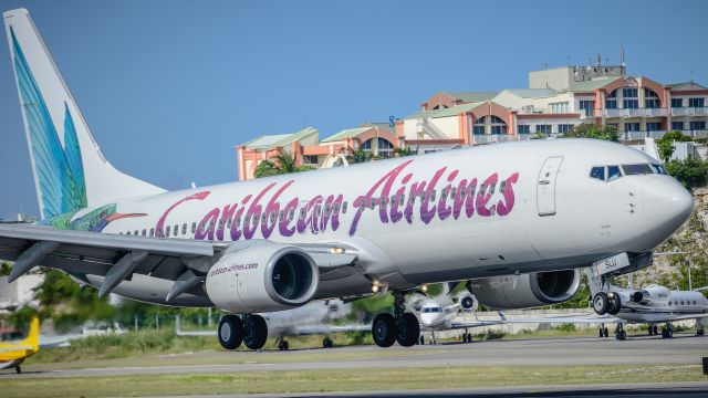 Boeing 737-700 (9Y-SLU)