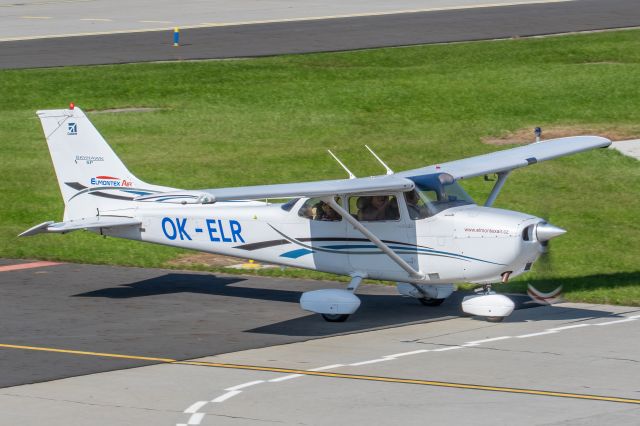 Cessna Skyhawk (OK-ELR)